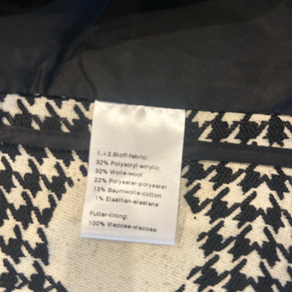 Akris Punto Black and White Houndstooth Blazer - Picture 5 of 9